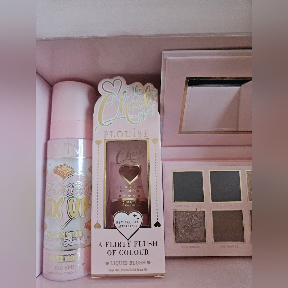 Makeup Bundle - Picture 3 of 3